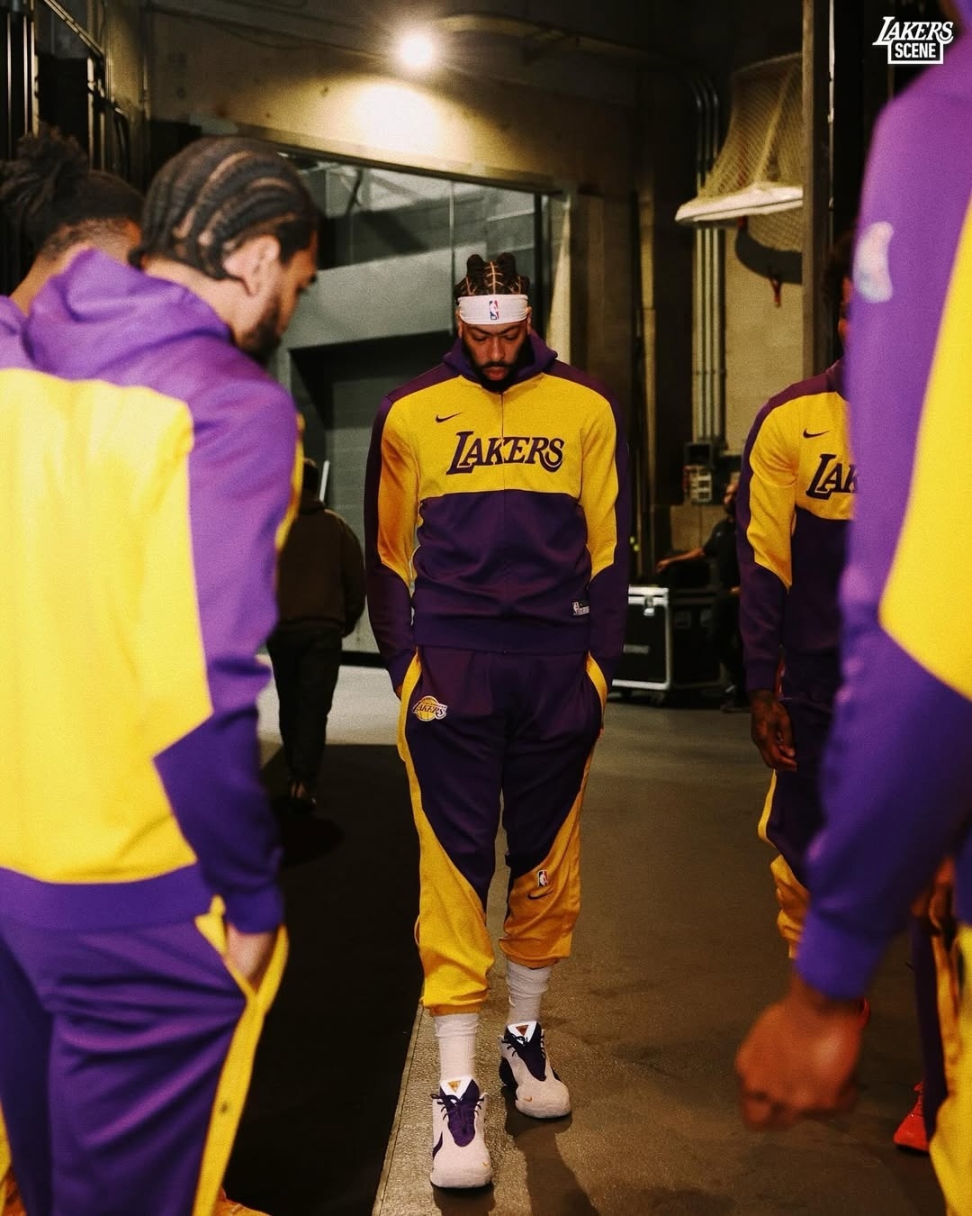 今天中距离准，篮下反而不进[doge]  安东尼戴维斯[超话]  