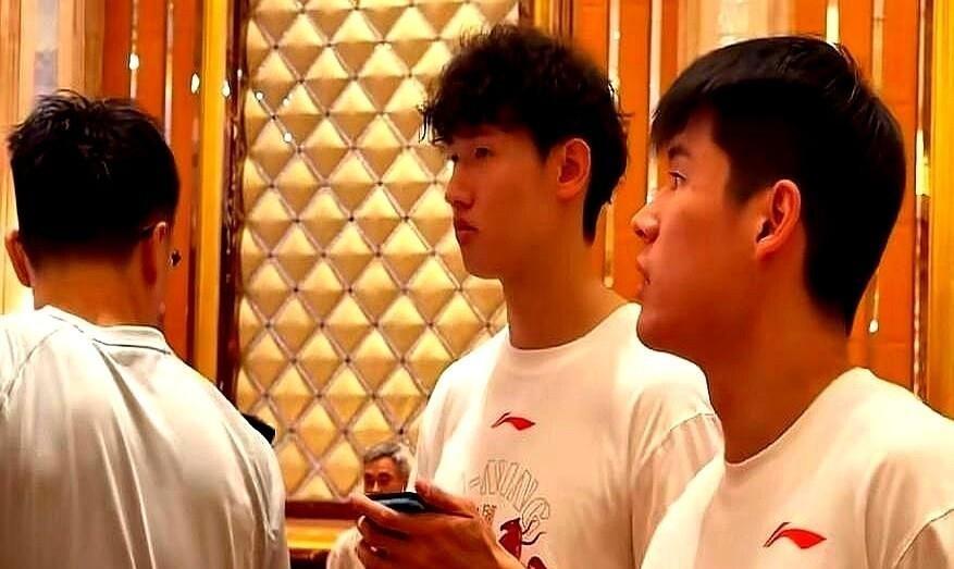 CBA现役主力给粤BA草根冠军敬酒这画面，放在其他城市像段子，在东莞就是日常。8