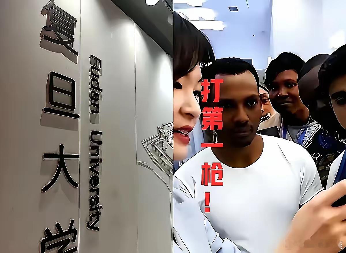 施暴的留学生飞回了巴基斯坦。​某大学数学系男生被印度留学生殴打后，校方等足了22