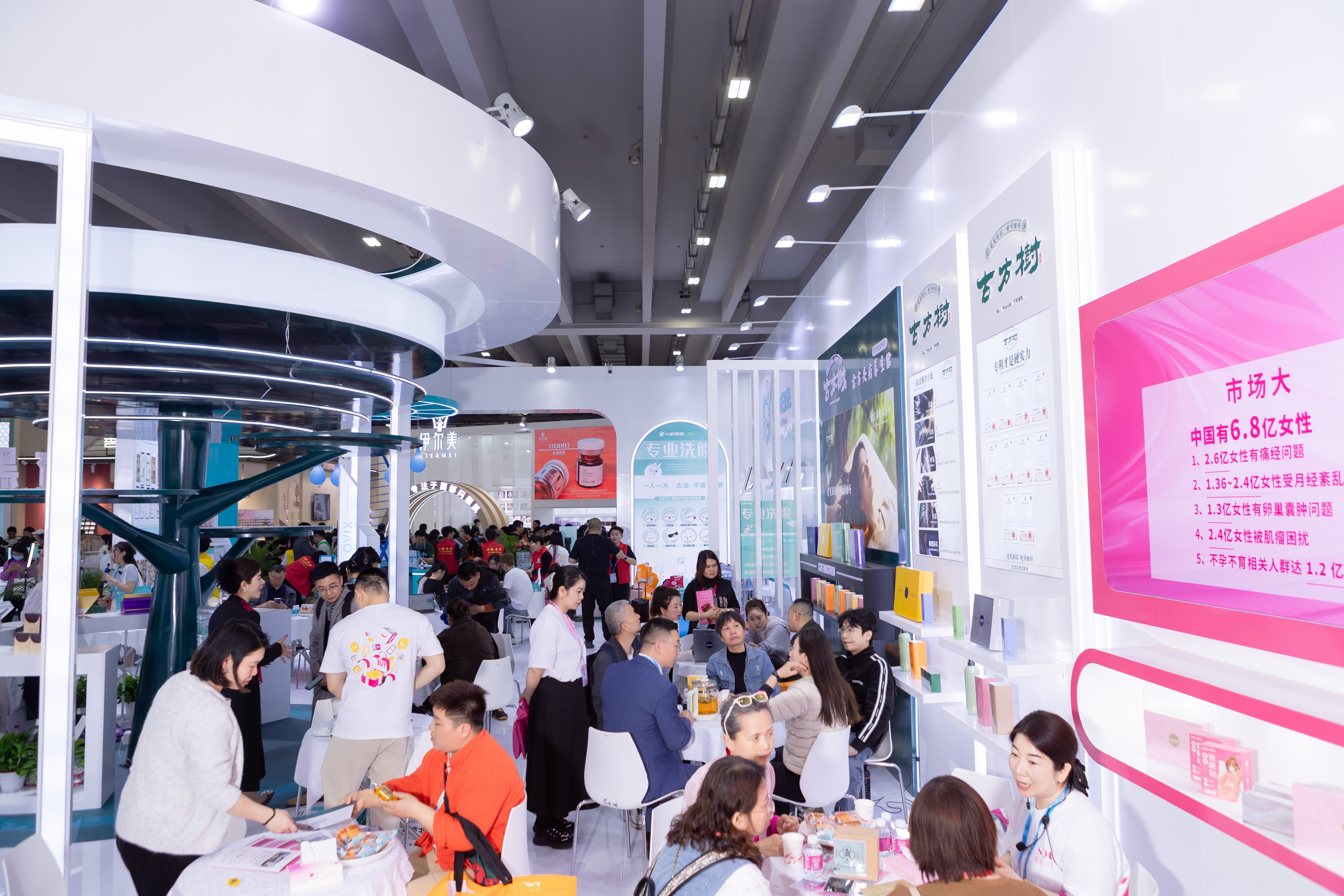 本来只是陪朋友来广州美博会凑热闹，结果自己倒被种草了一堆东西。作为美业风向标，美