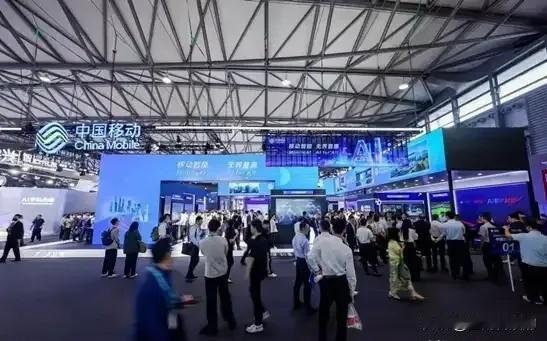 这种冲击感真的太强了！前段时间上海世界人工智能大会上，261款顶尖大模型集体上新