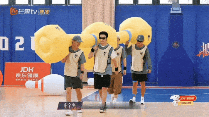 余文乐中年老幺 余文乐是小沈阳队的忙内 彻底被这支187（岁）男子组合整乐了，全