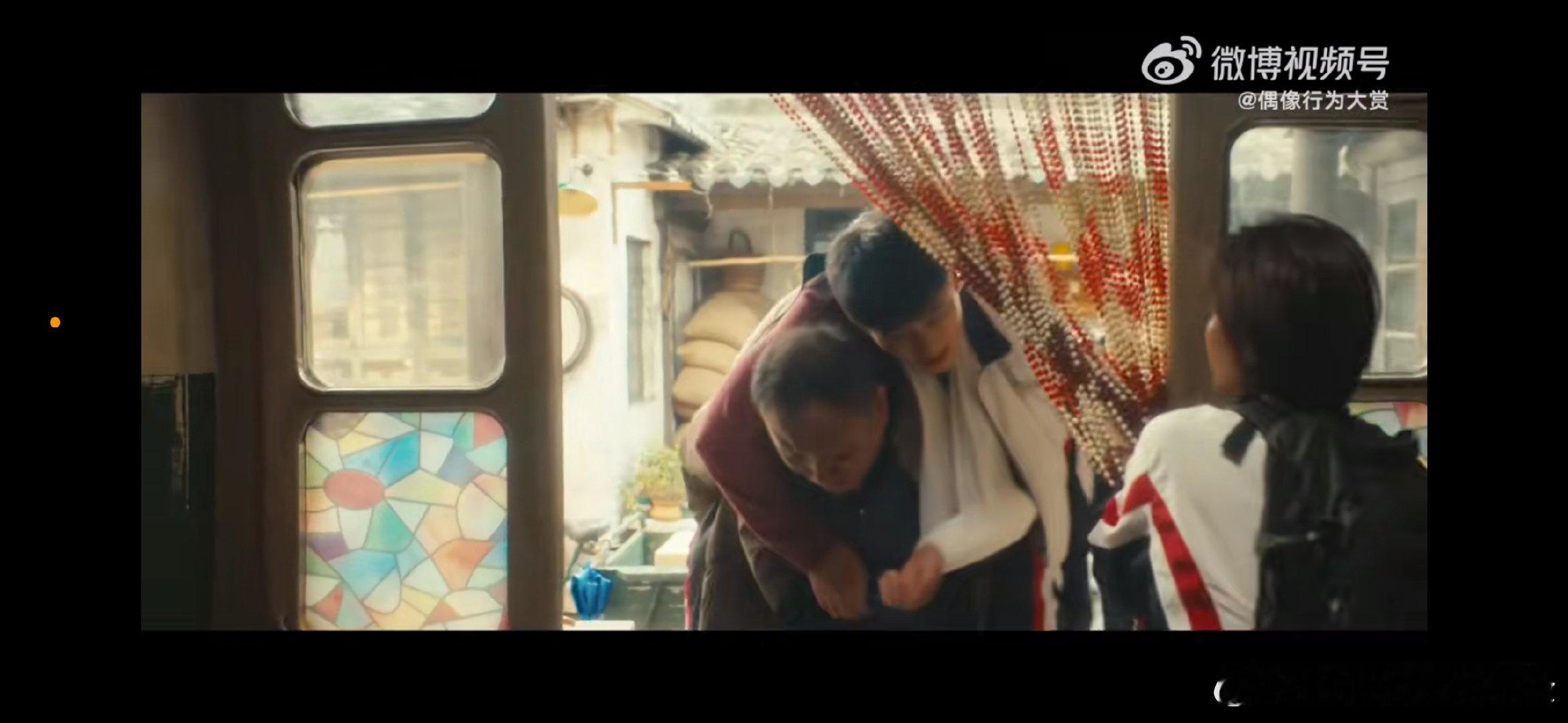 白鹿[超话]白鹿演出了烟火气白鹿的演技真的很棒，她完全把夏凤华这个角色演成了自己