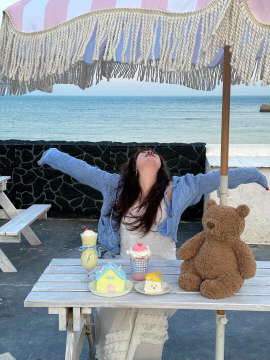 风不是来束缚你，而是来祝你扬帆起航的