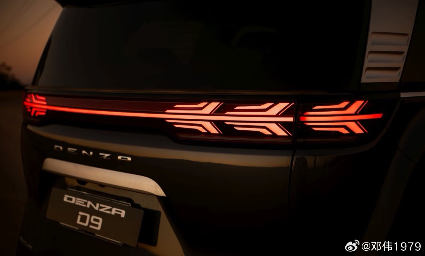 比亚迪海外 DENZA D9腾势D9 纯电豪华MPV澳洲上市，起售价85,990