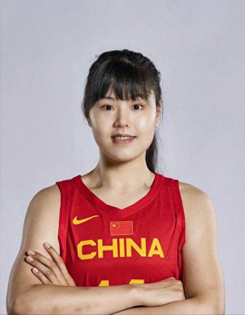 李月汝拒绝躺平摆烂！正式官宣加盟，绝不低头，宫鲁鸣心领神会