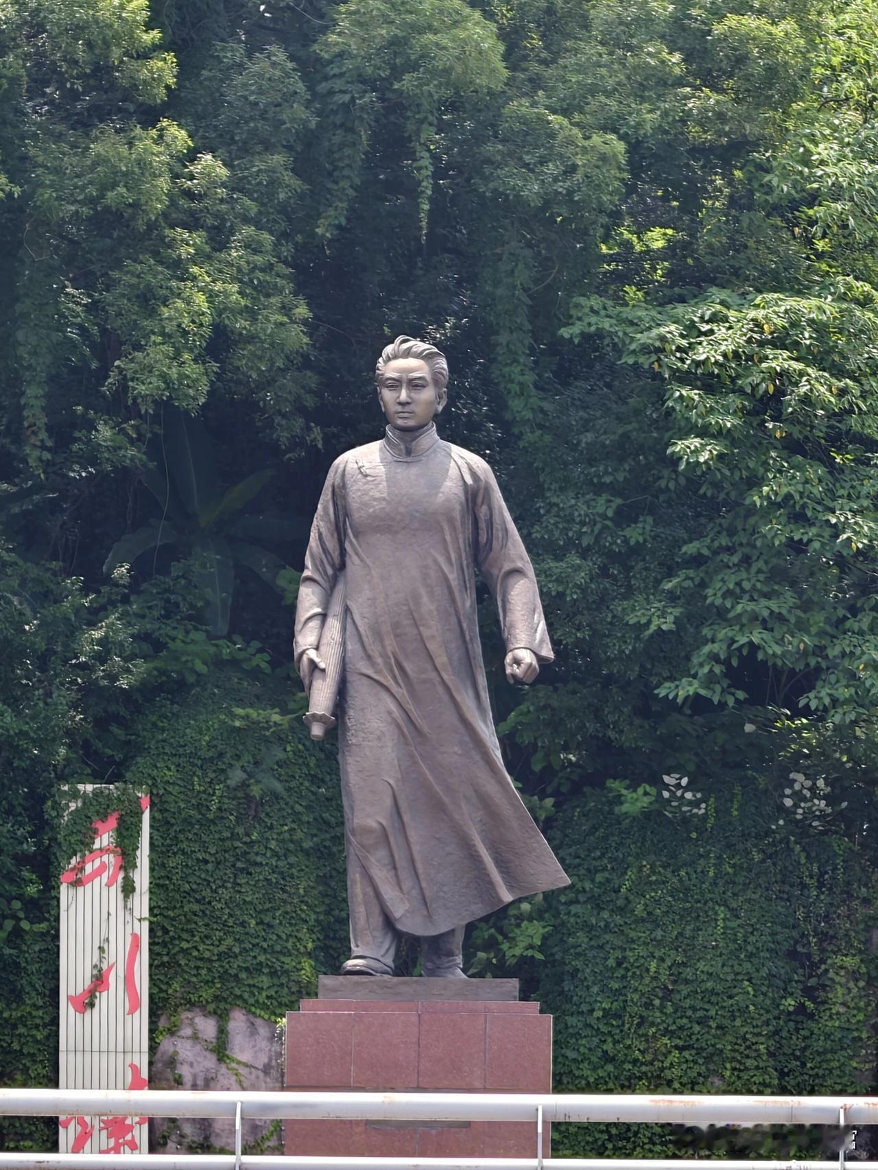 敬仰！
毛主席去安源点燃雄熊烈火，星星之火可以燎原！