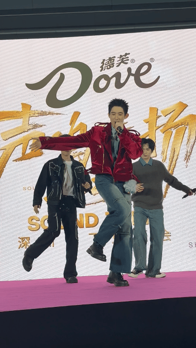 史上最慌乱伴舞团 马韬、魏忠杰给危晋宇伴舞《牛仔很忙》哈哈哈哈，边学边跳狗狗祟祟