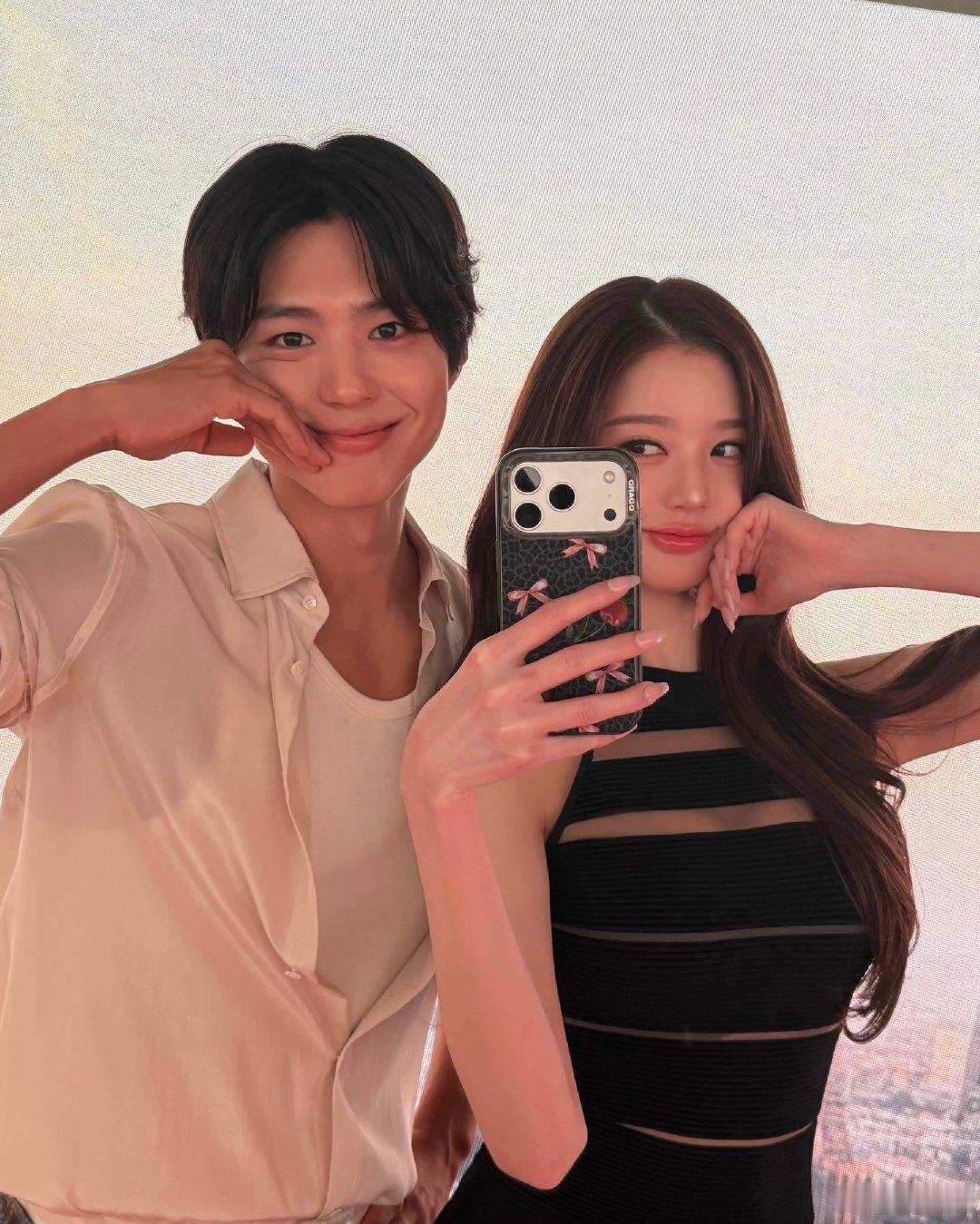 朴宝剑张元英合影张元英朴宝剑合影朴宝剑张元英合影，俊男美女对我的眼睛真的太友好了