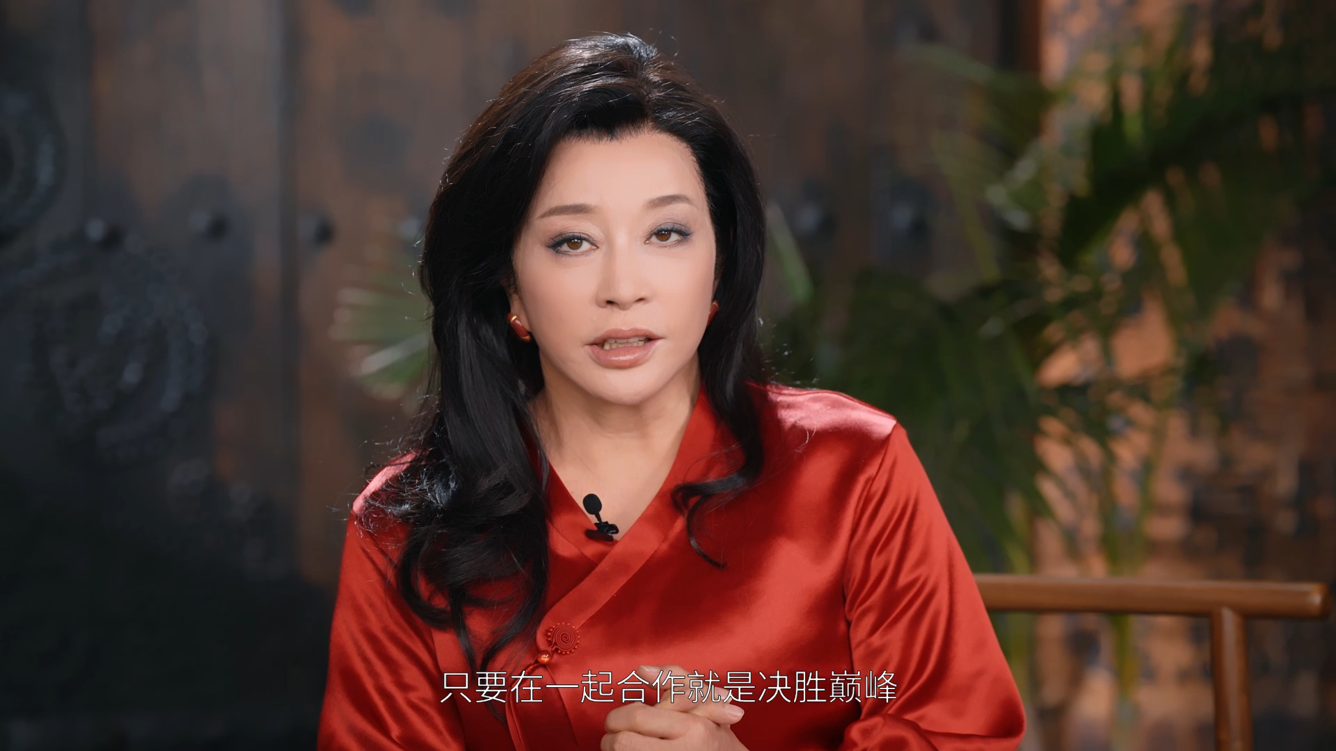 刘晓庆再现武则天经典扮相 只能说以后在武则天cos这一块，已经有了顶级天花板了[