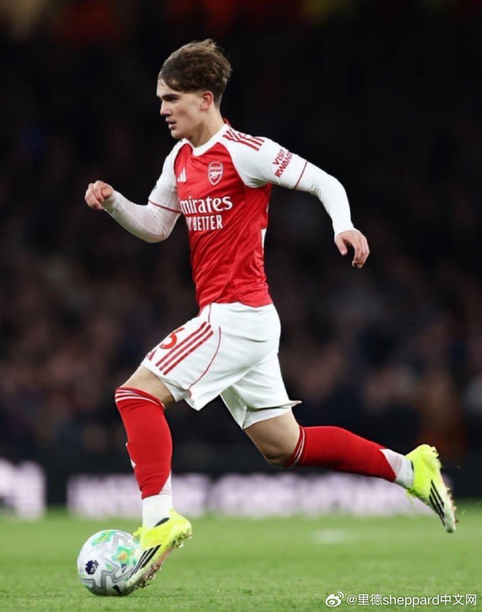 我厂的道曼是真太子啊… 控球技术太灵性了…. 这赛季最期待目前就是…. 我厂能提