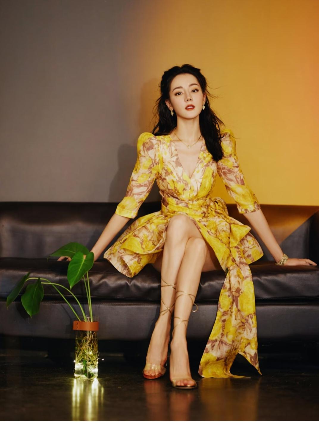 热巴，脚趾头看着好挤啊！