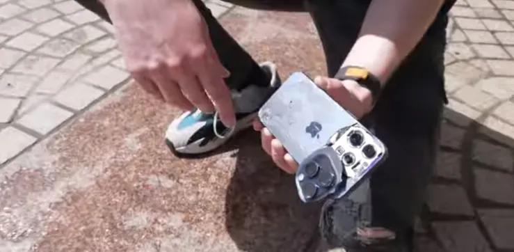 iPhone 15 Pro的耐用/摔性相较上一代14 Pro，表现的略显尴尬！最