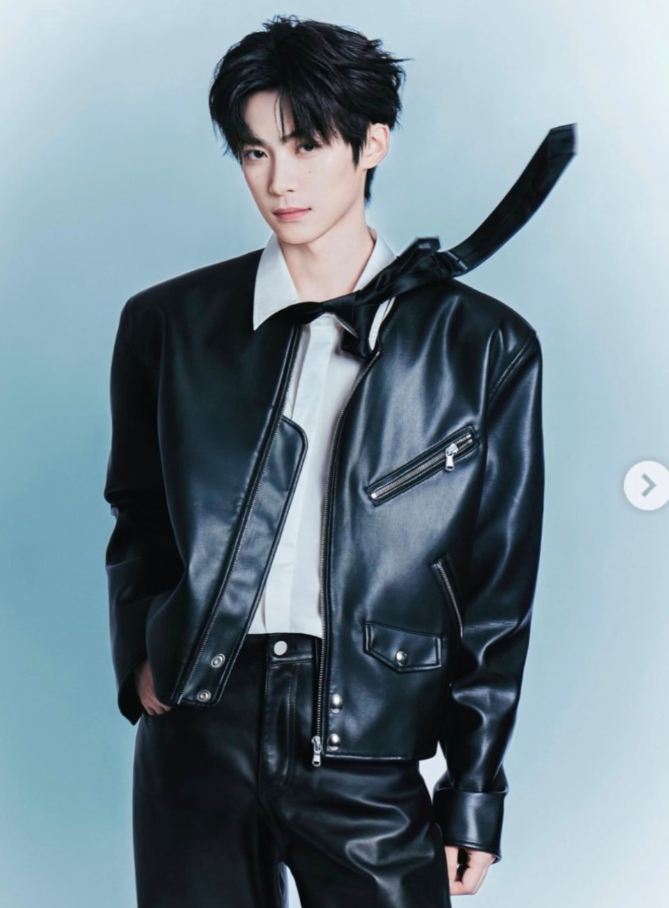 黑色皮衣太帅了