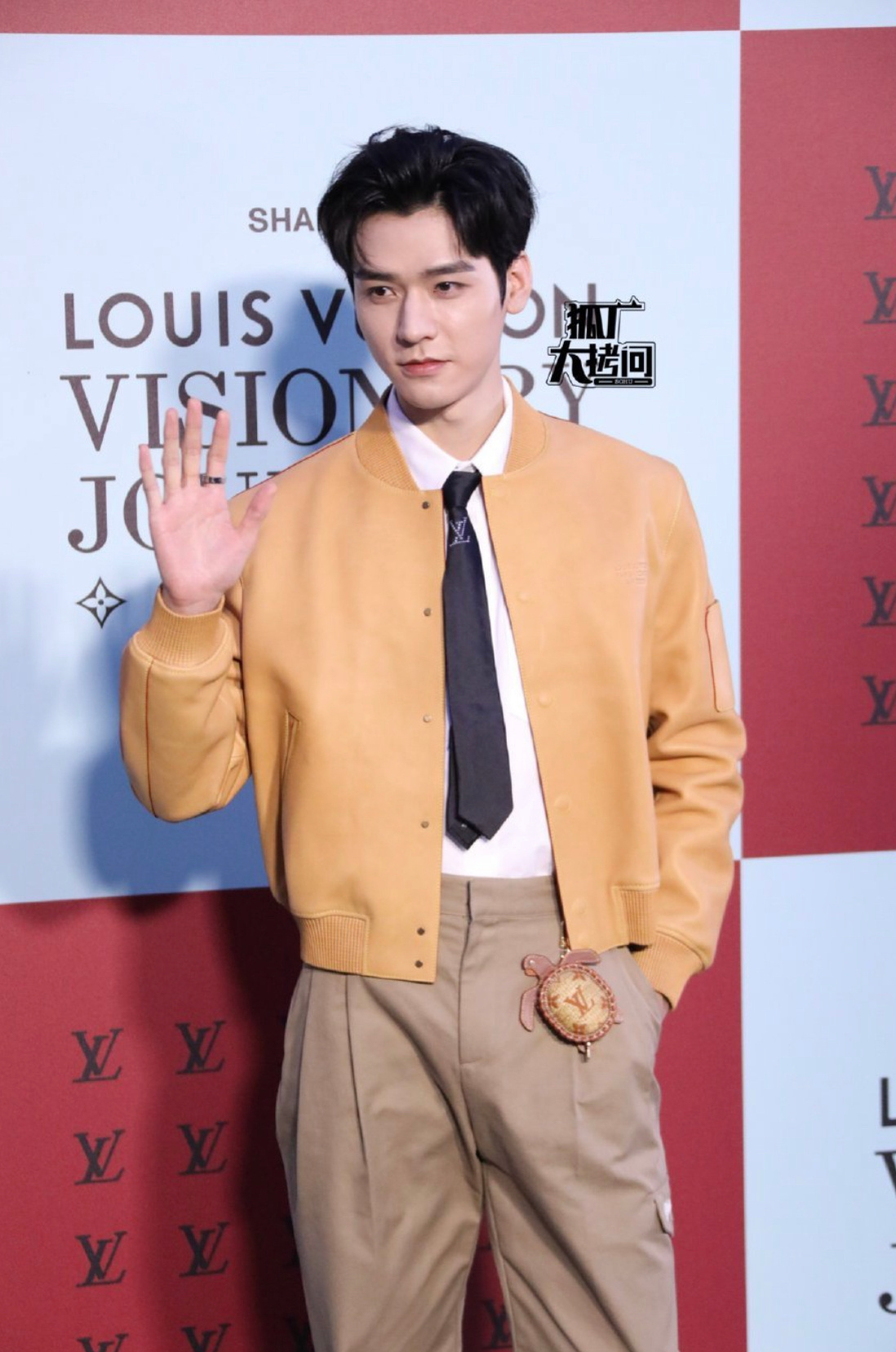 今晚LV大秀只有龚俊、白敬亭、徐明浩这三位可以剩下完全没眼看.. ​​​
