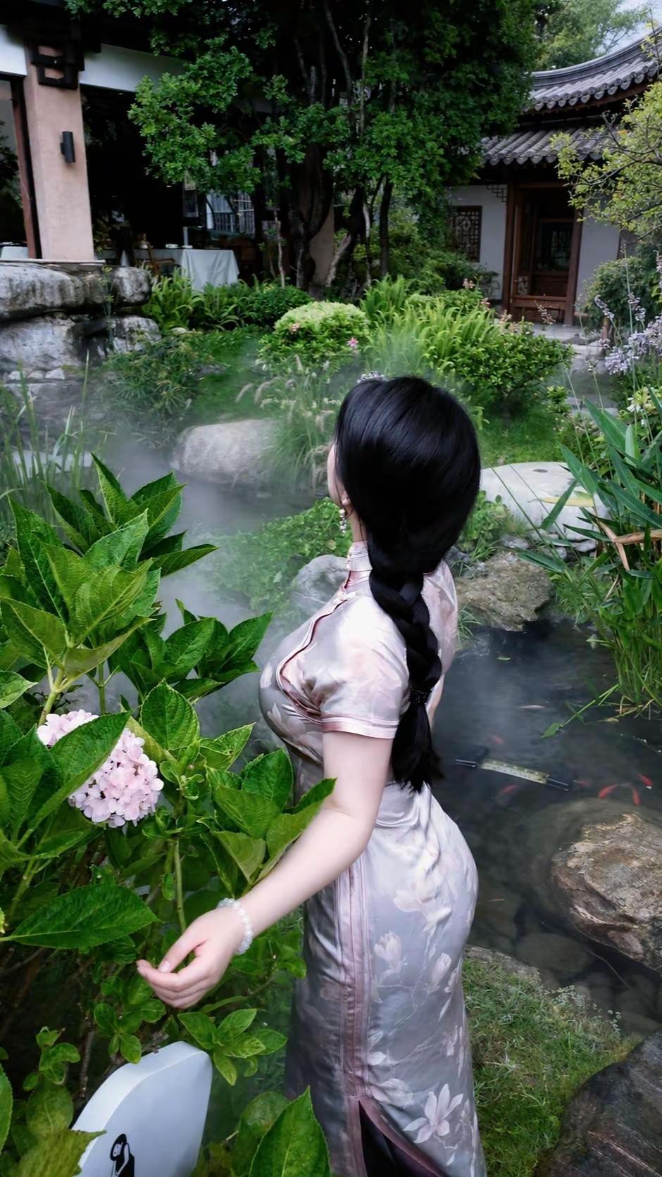 人的缘分太浅，我只能选择记住你最好的一面旗袍
