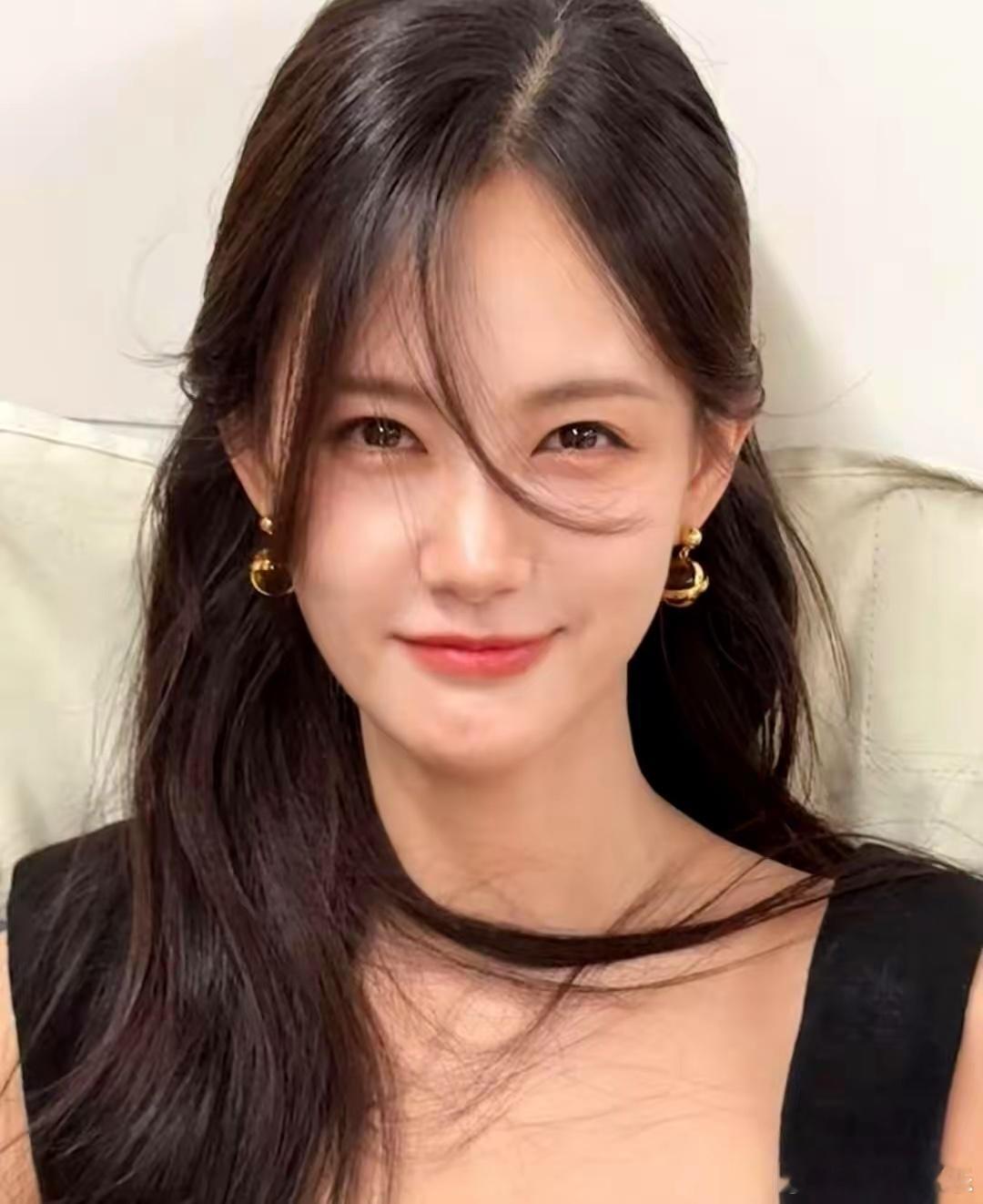 别再劝36岁的李一桐了，人家压根就没打算“下嫁”，追她的人早就排到法国了。你以为