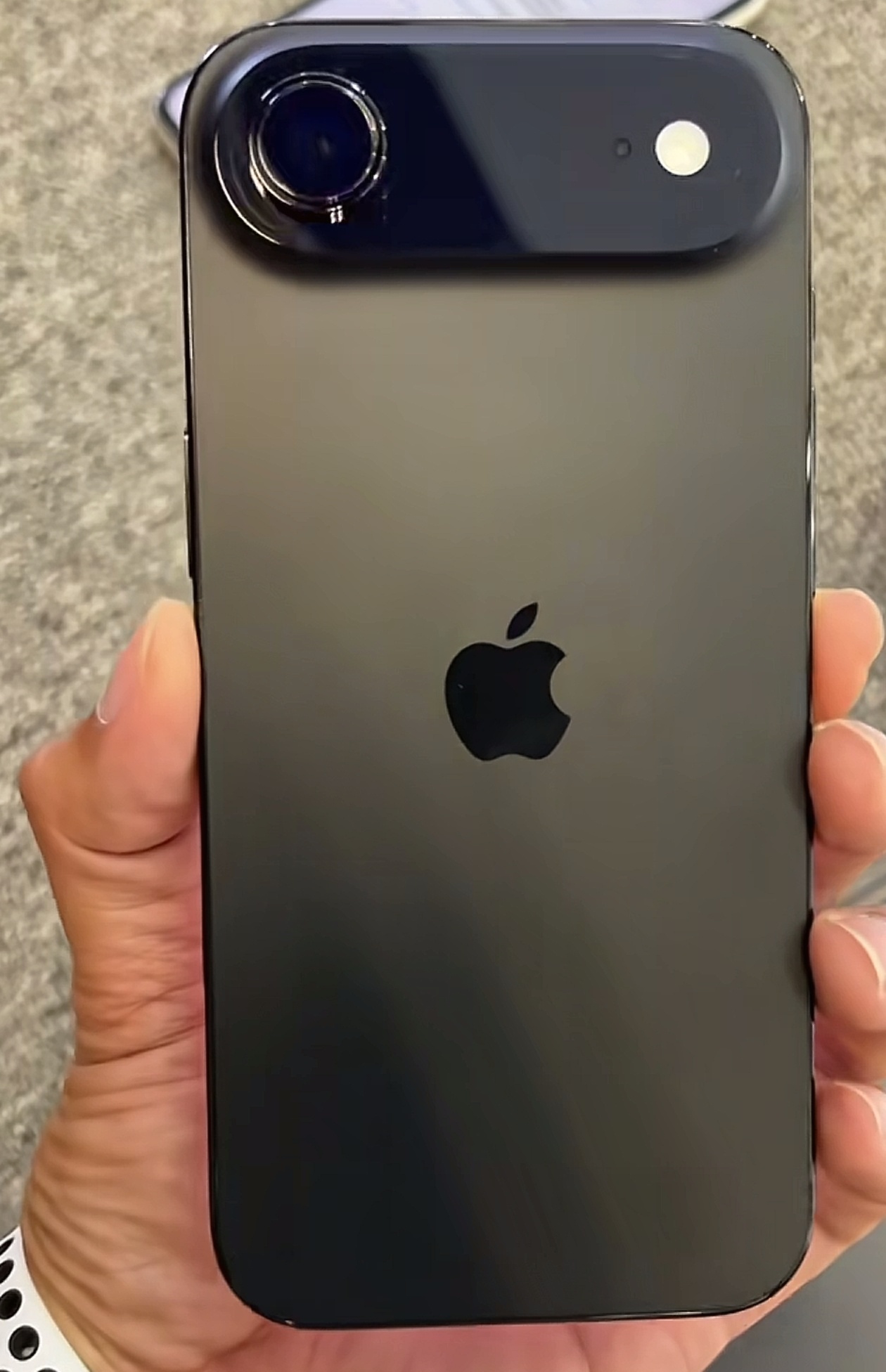 iphoneair正式开售国产手机杀疯了iPhone Air以 “颠覆性设计+e
