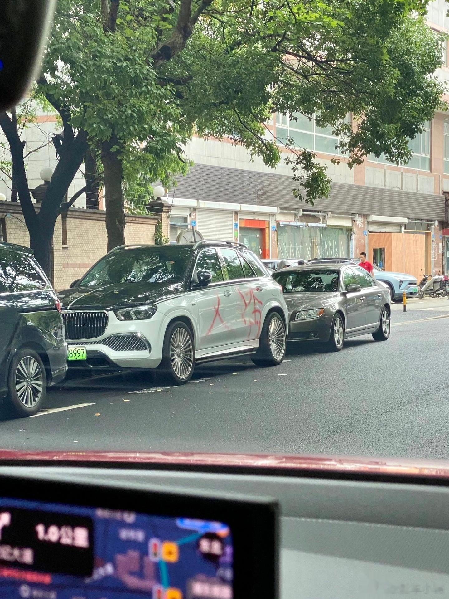 奔驰gle改成迈巴赫，不知道哪个姑娘上当受骗了？ ​​​