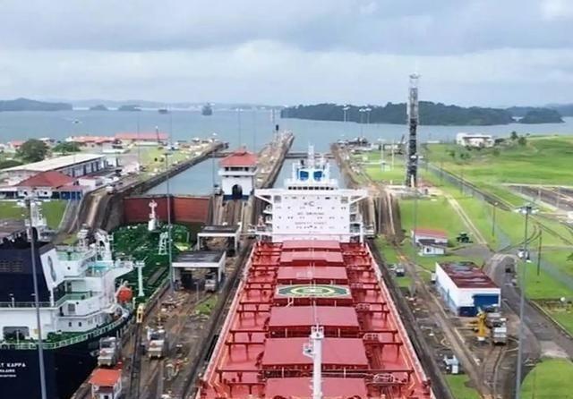 国际航运业权威媒体《劳氏日报》报道：所有挂着巴拿马国旗的船只，只要进入中国港口，