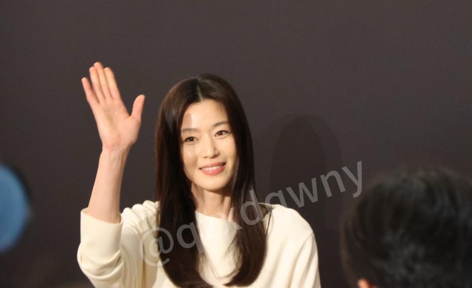 又见到本人了！还是很美