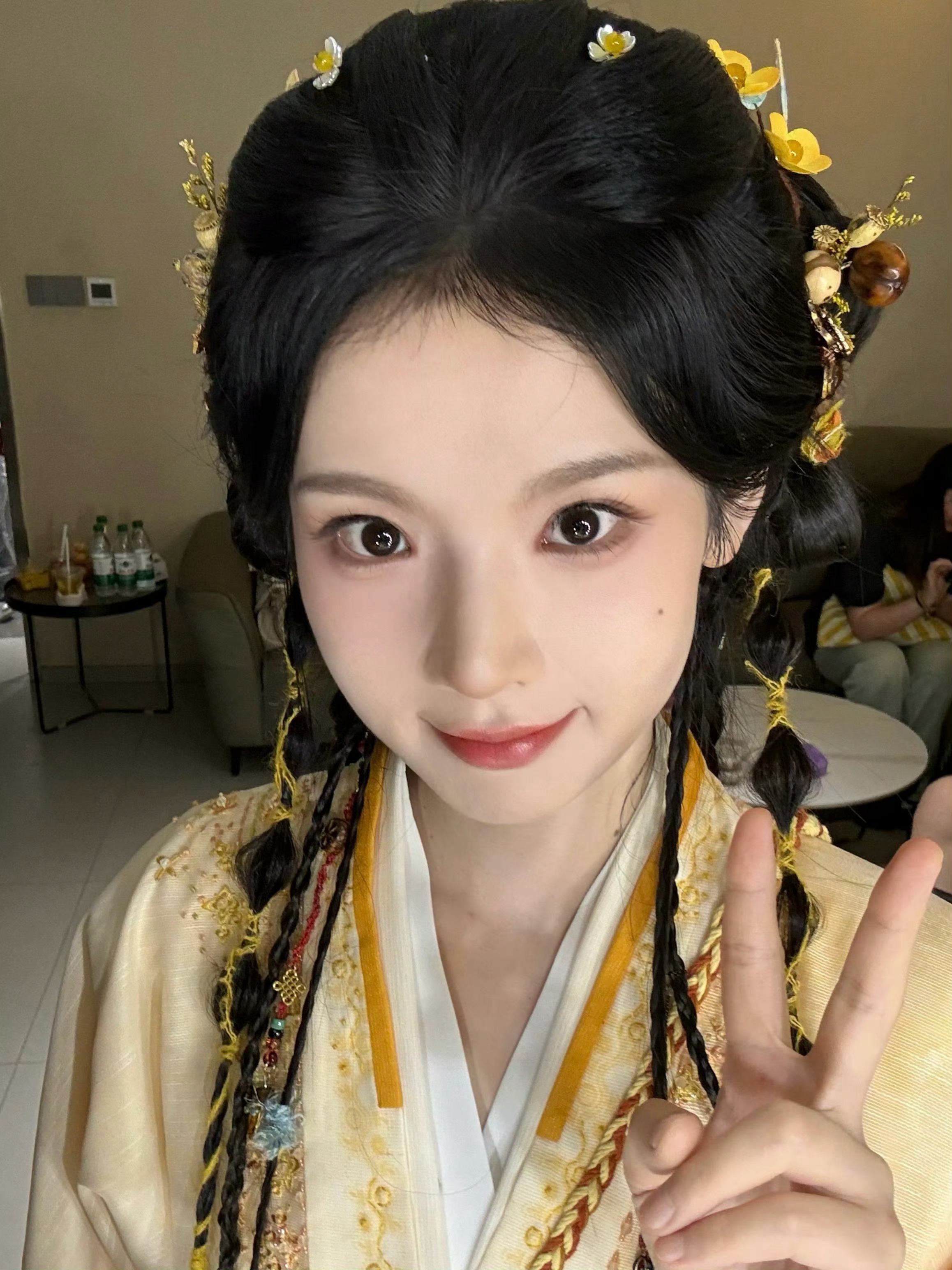 张淼怡  🍬张淼怡黎明前他会归来 🍬张淼怡贝瑶多谢你如此精彩耀眼，做我平淡岁