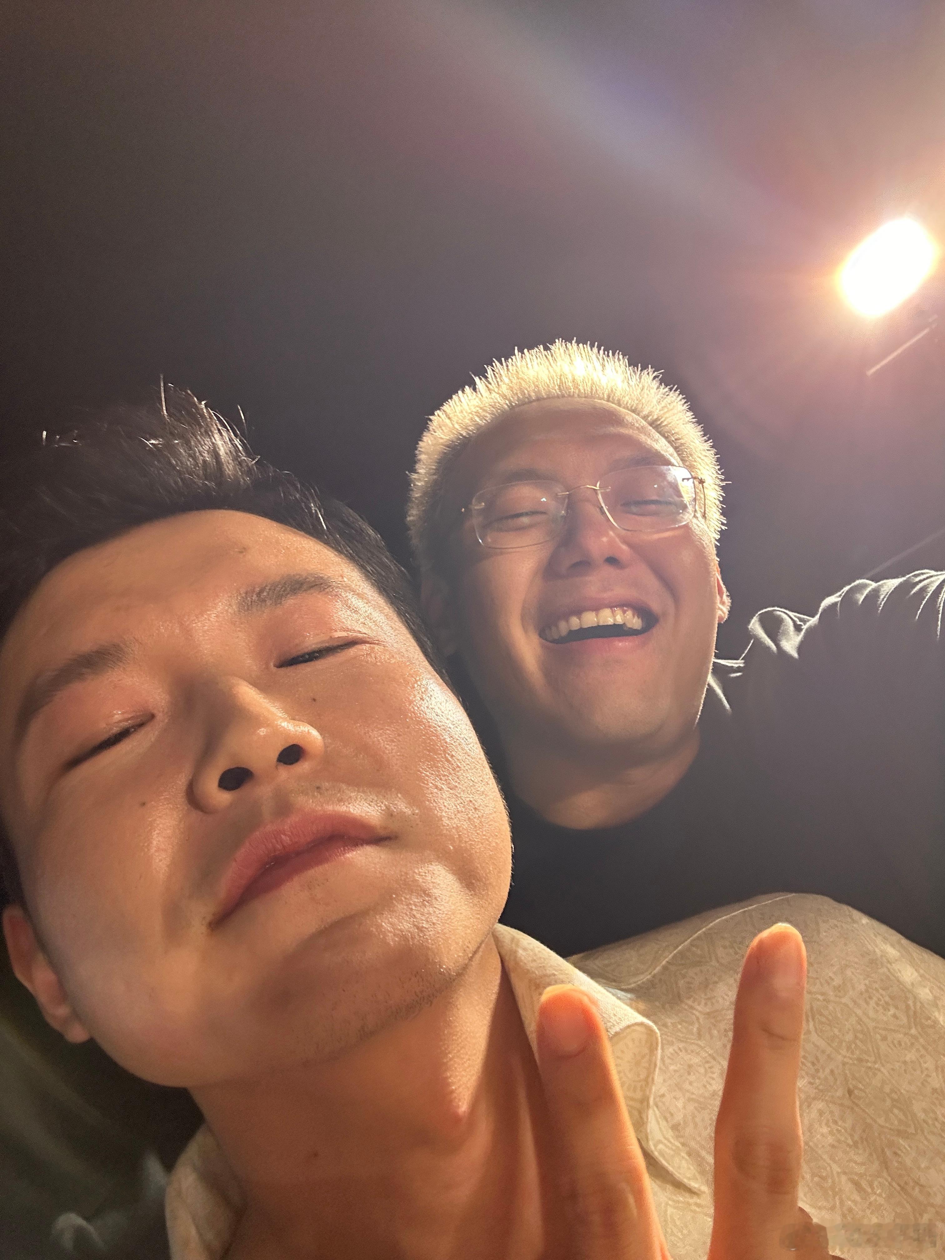 多了不说祝我好哥哥新婚快乐呗开心快乐幸福每一天就完事了🥳又是见证幸福的一天～等