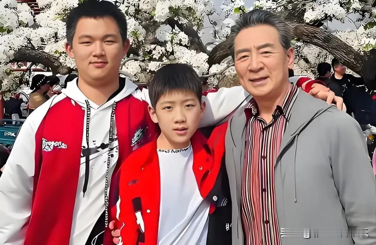 71岁寇振海谈老来得子的尴尬，他说自己53岁的时候老来得子，现在18岁小儿子觉得