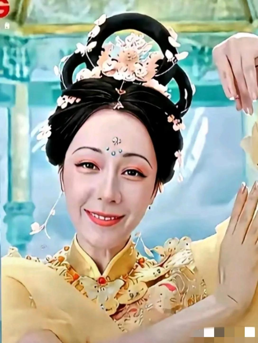 哇塞，迪丽热巴的古妆扮相太翻车了：画面中的迪丽热巴眉若墨画，眼大无神，笑容僵硬，