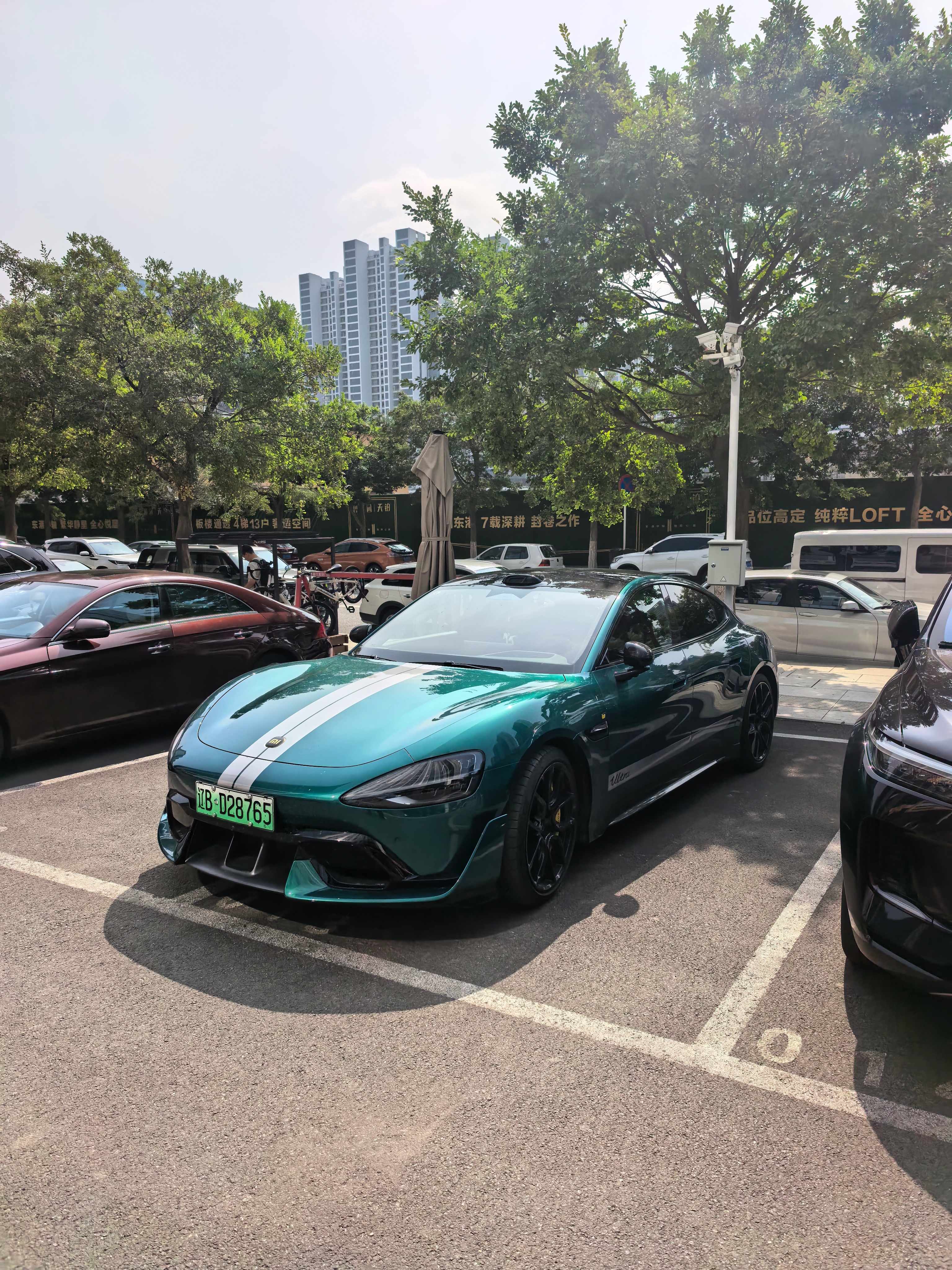 两台跑车，绿色和红色如果白送你，选哪辆？ [喵喵][喵喵][喵喵] ​​​