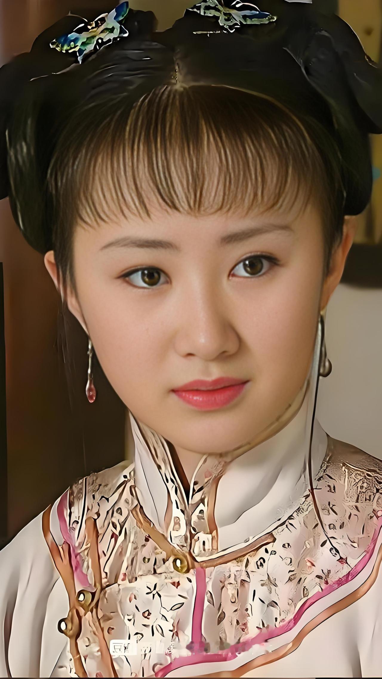 舒畅，1987年生于重庆，内地女演员、歌手、主持人，童星出道。因《孝庄秘史》董鄂