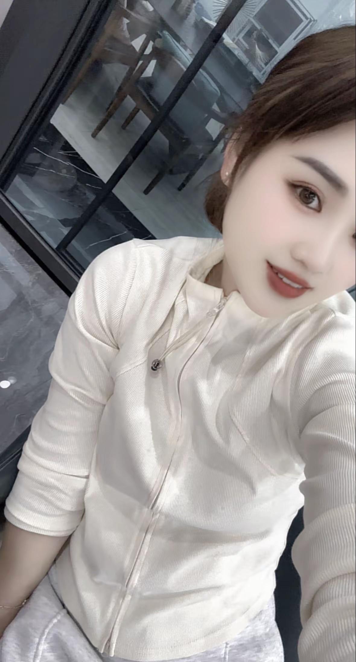 三八妇女节到了，女人都要明白，只有被爱在心尖上的你，被宠在心窝里的你，才有资格任