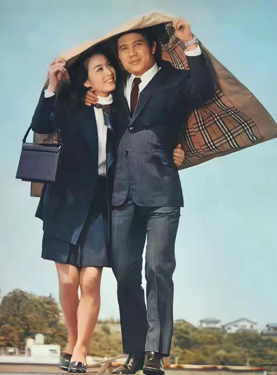 你还记得她在电影《生死恋》里，穿白色短裙，打网球的样子吗？

她带给五零后，六零