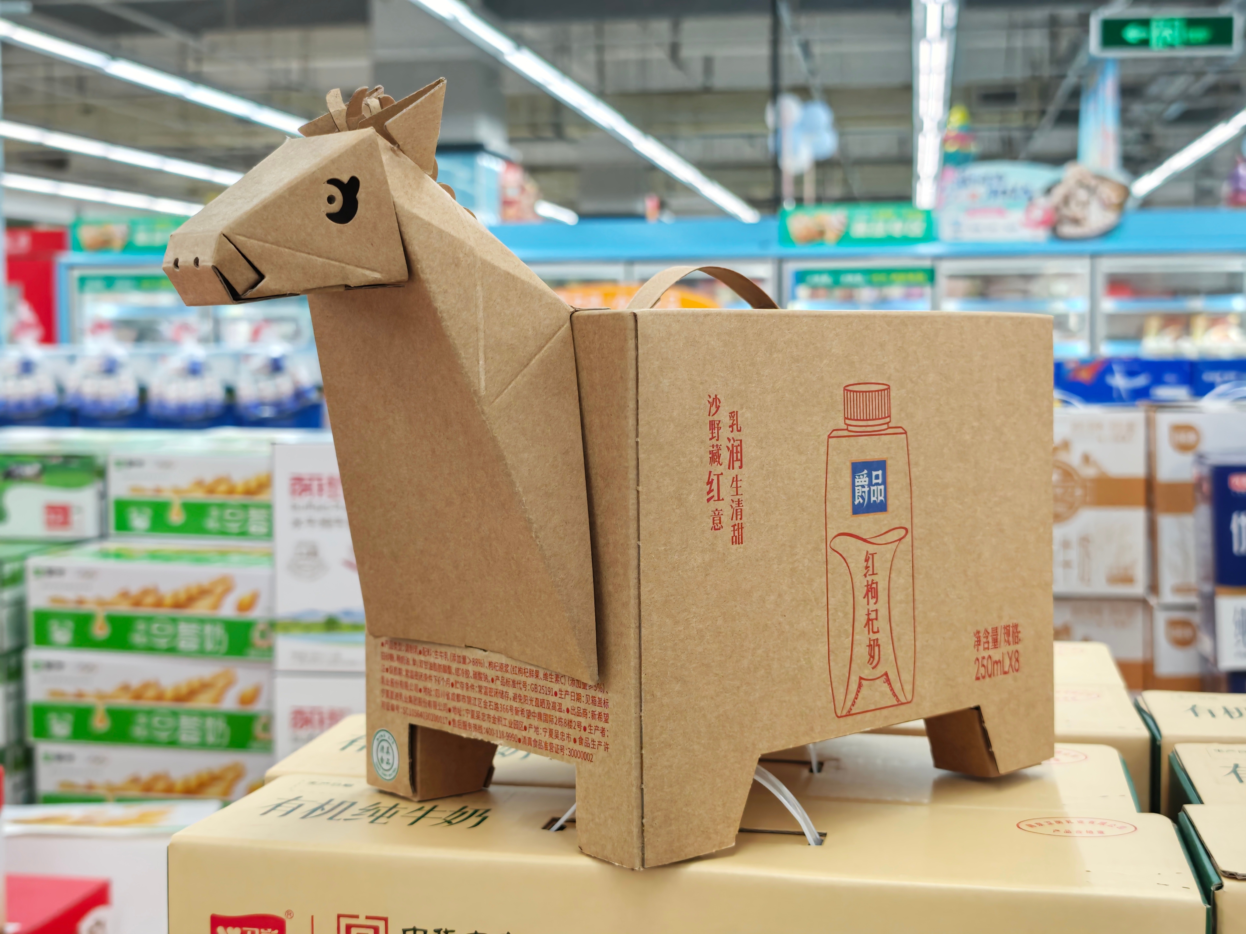 现在牛奶包装都这么抽象的吗？