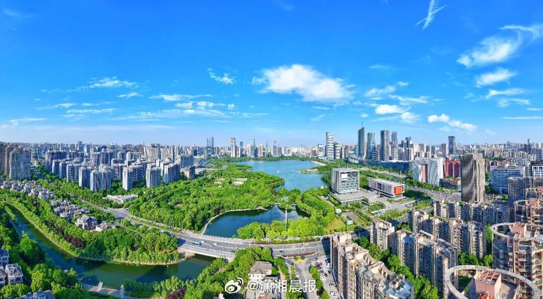 【#中国最牛存储公司日赚近4亿#】单季营收同比增长超7倍、净利润同比增长超12倍