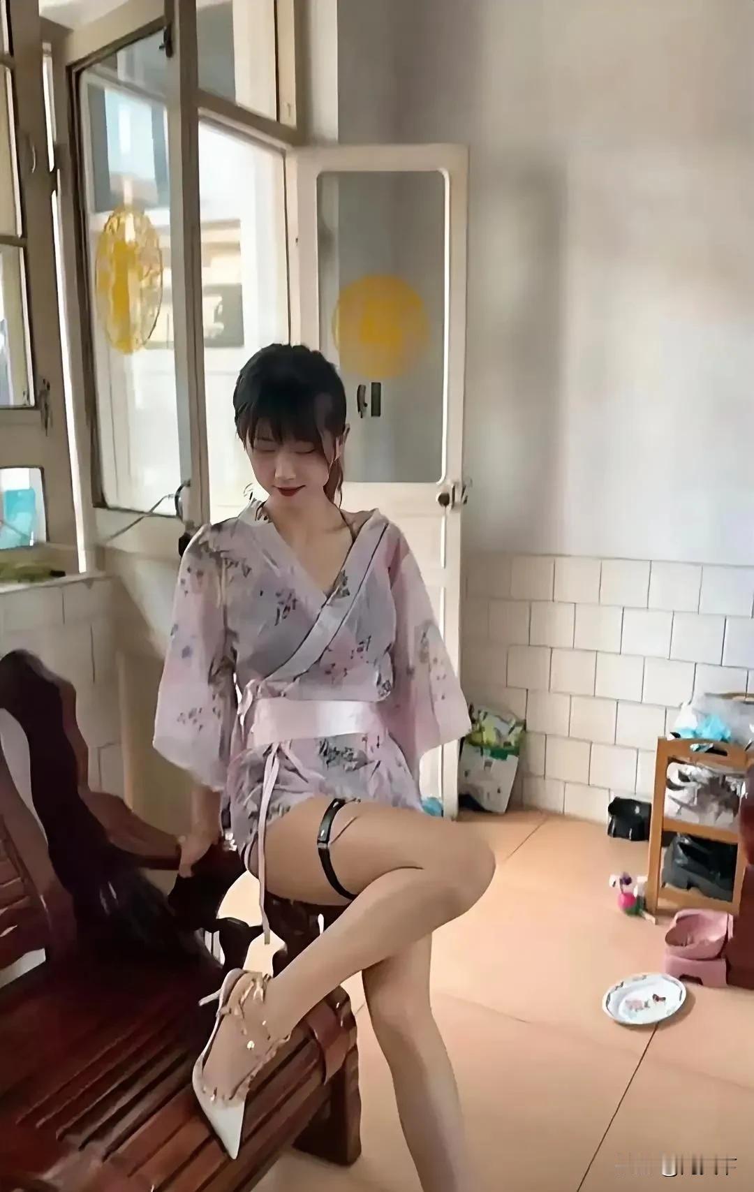 不懂就问，大腿为什么会弄个链子锁住呢？为什么不锁上面一点呢？有奥秘！很有奥秘！？