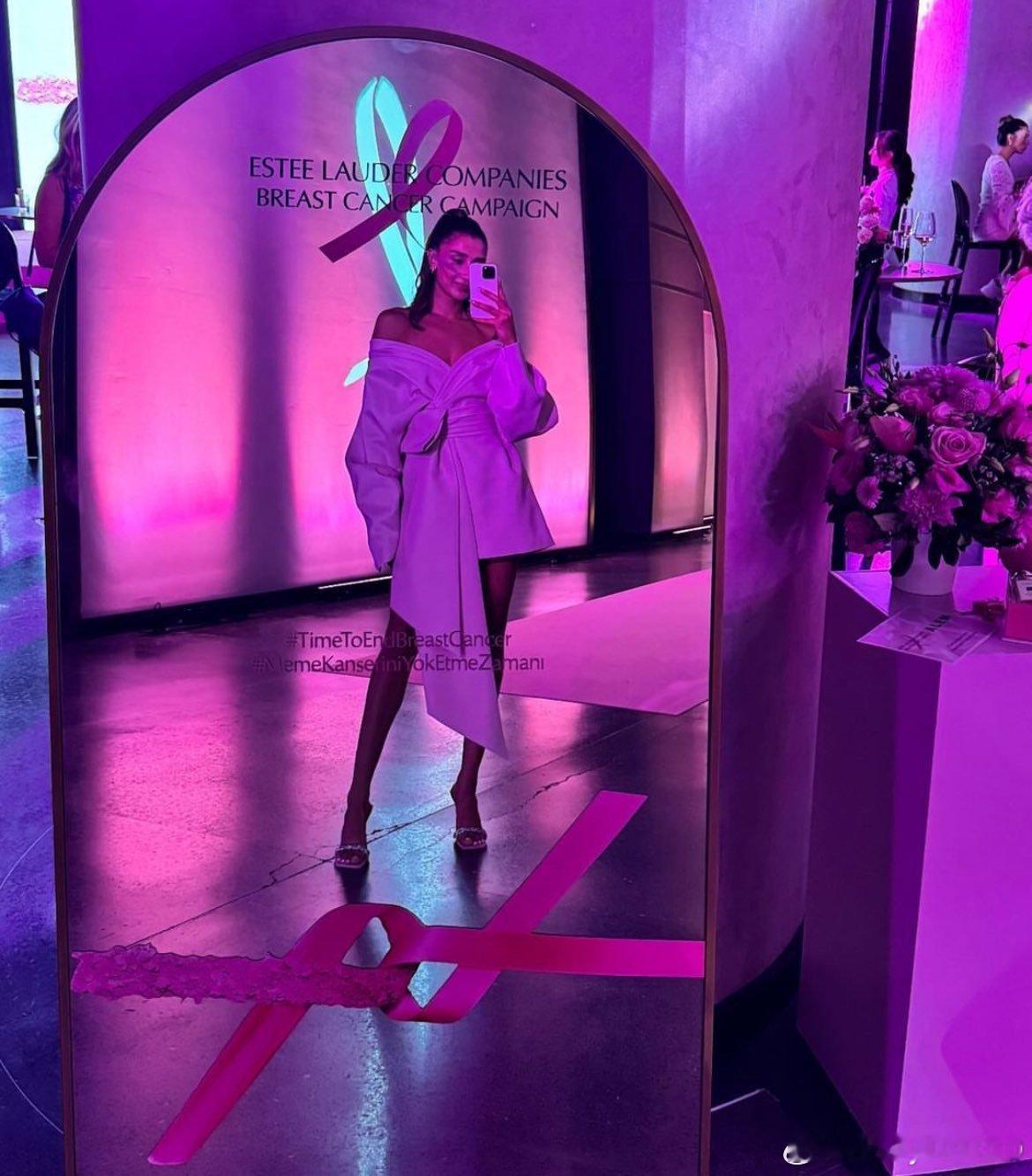 📸🎀巴拉丁参加雅诗兰黛的乳腺癌知识推广之夜#女排[超话]# ​​​
