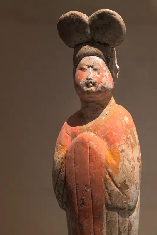唐朝贵妇的“盲盒热”：烧香祈福抽手办
敦煌文书载，长安仕女沉迷开佛教“福袋”：花
