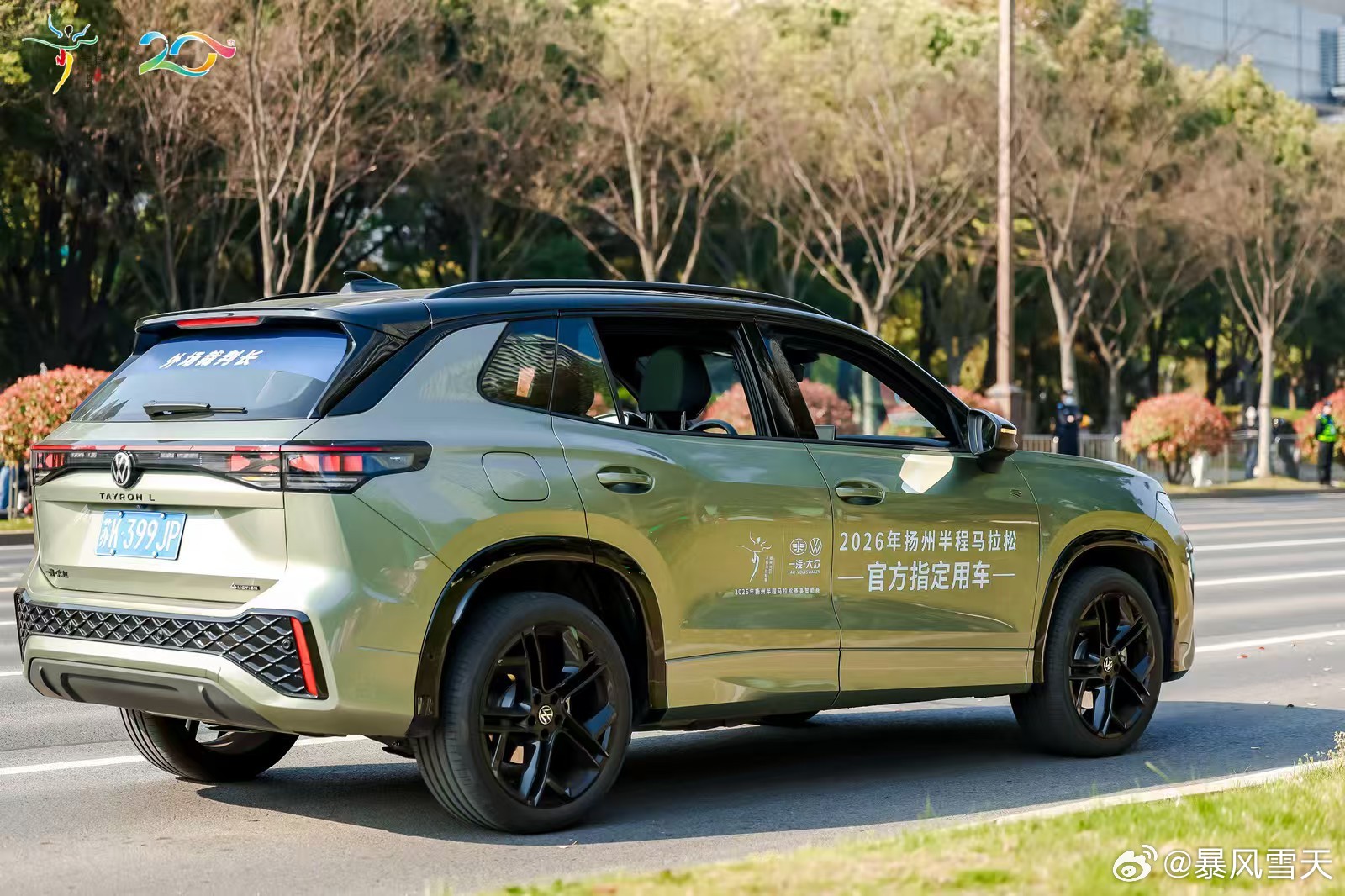 扬马赛道惊现戏精陪跑搭子扬马赛道上的暖心陪跑，藏着二十年国民车的坚守。不追电动化