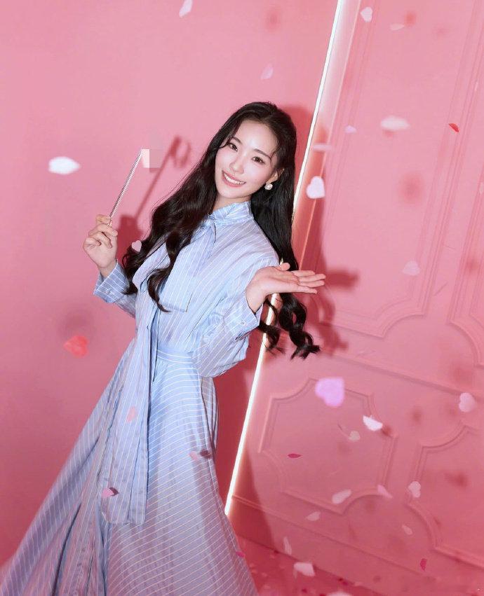 小S让Lily说错话就假装没事小S让Lily一定要自信 据台媒7日报道，小S二女