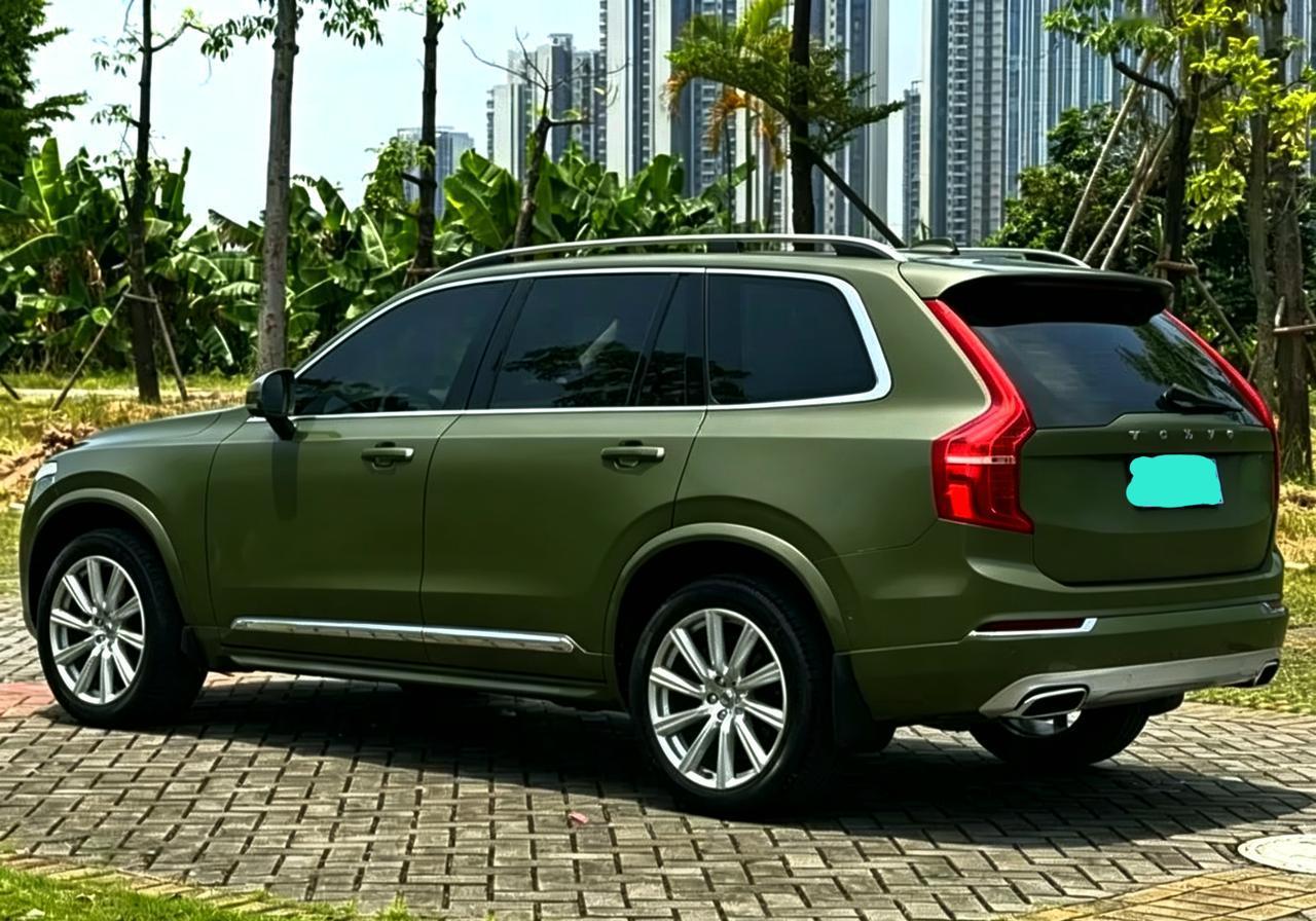 沃尔沃XC90原厂是出过军绿色的，只是非常的稀有。国内也有几个改装的版本。这台车