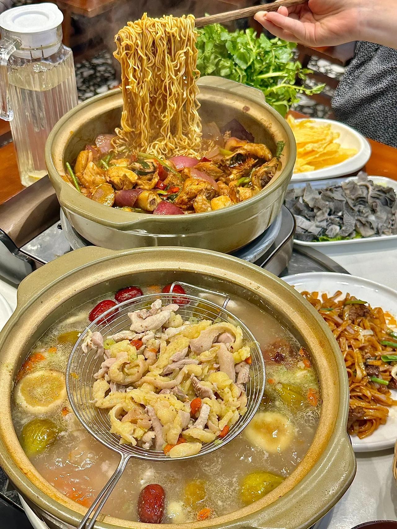 真心建议严查一下深圳这家店……


今天带朋友来吃一家巨巨巨好吃的鸡煲
馋了好久