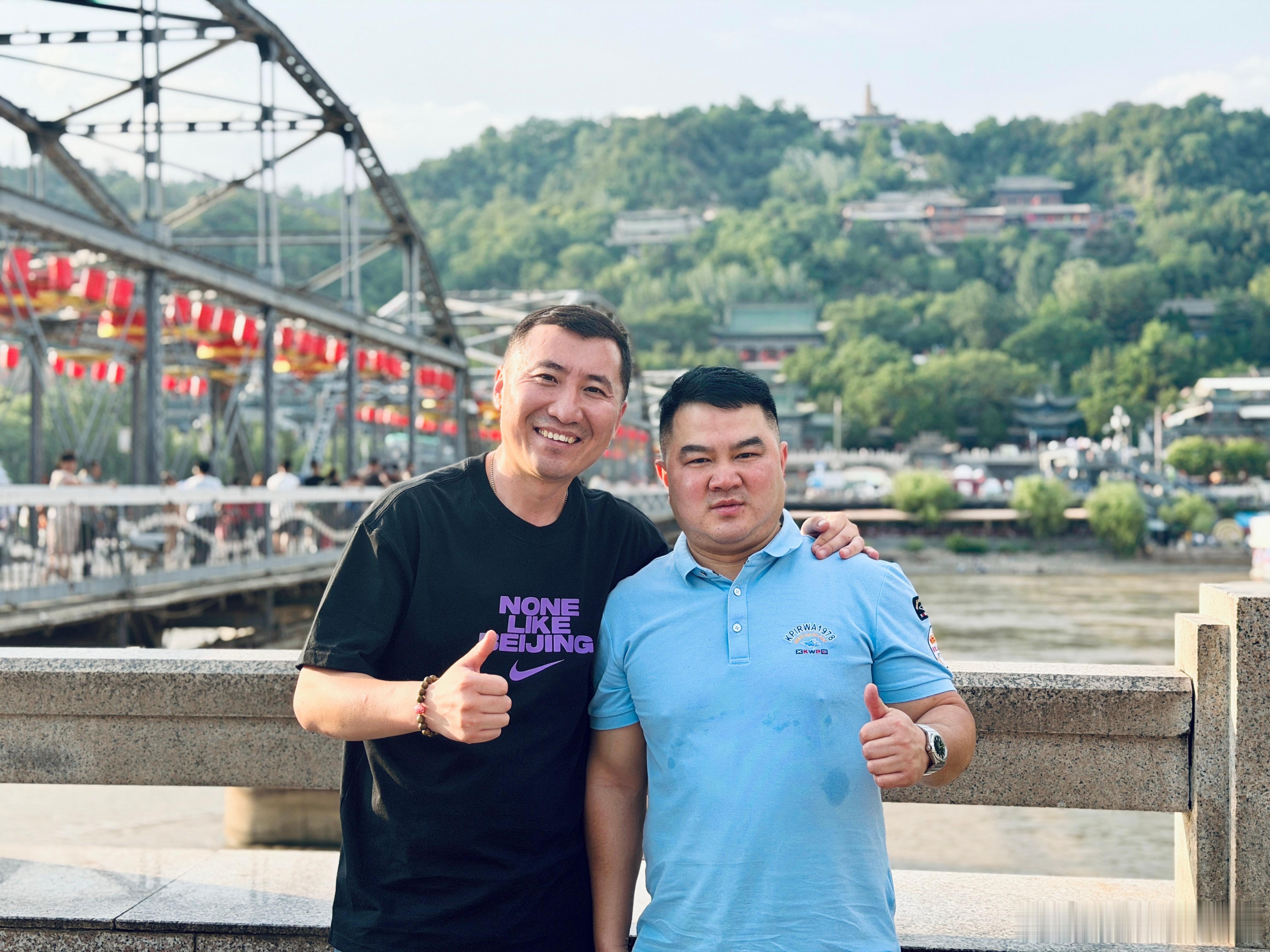 不论时代怎么变迁、岁月如何淘洗，同窗情都是每个人生命中一份弥足珍贵的情谊。好梦~
