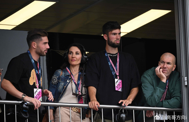 法国足协主席迪亚洛在巴黎出席国际足联活动时，再次被问及德尚继任者的问题。尽管外界