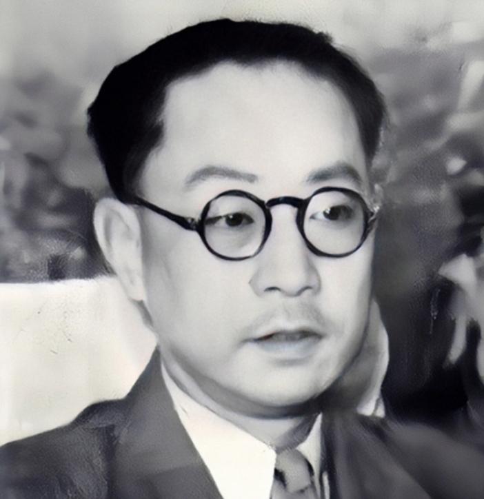 1947年7月初，蒋介石得知大汉奸丁默邨外出游览玄武湖，暴跳如雷，下令马上执行枪