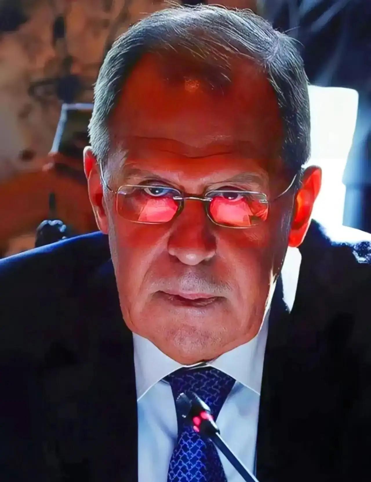 快讯！快讯！
俄罗斯正式宣布了
10月13日，俄罗斯外长拉夫罗夫突然宣布：对伊朗