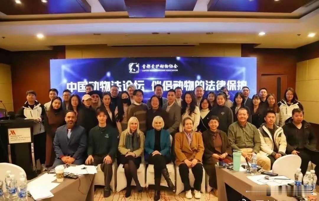 用猫狗控制中国，但愿是危言耸听。
     用猫狗控制中国人，可能是境外敌对势力