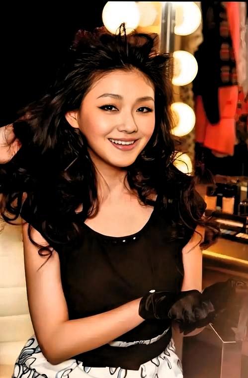 或许吧，大S的婚姻困局就是一场戏。
她以前很红，偶像剧女王，大家喜欢她，后来争议