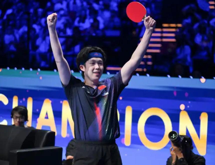 孙颖莎 ：女单三连冠
王楚钦 ：首夺世界杯男单冠军

4月5日，澳门乒乓世界杯单