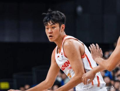 王浩然太出色了，15+7+2+2+1填满数据栏，贡献三分绝杀




王浩然面对